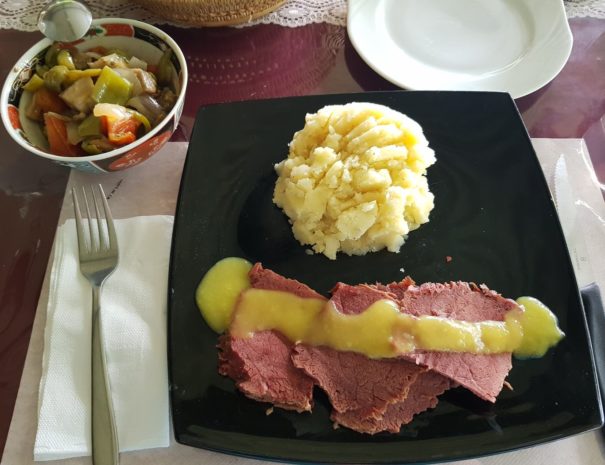 Lawaki_Corned Beef & masche pataoes & mediteranean fried vegies_