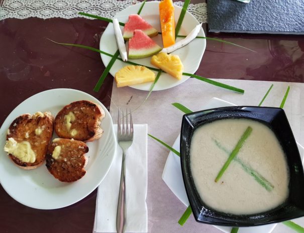 Lawaki_Lunch.Soup of the day & Garlic Bread & Fruit plate_